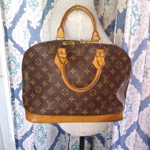 Authentic Louis Vuitton Alma, VI0957